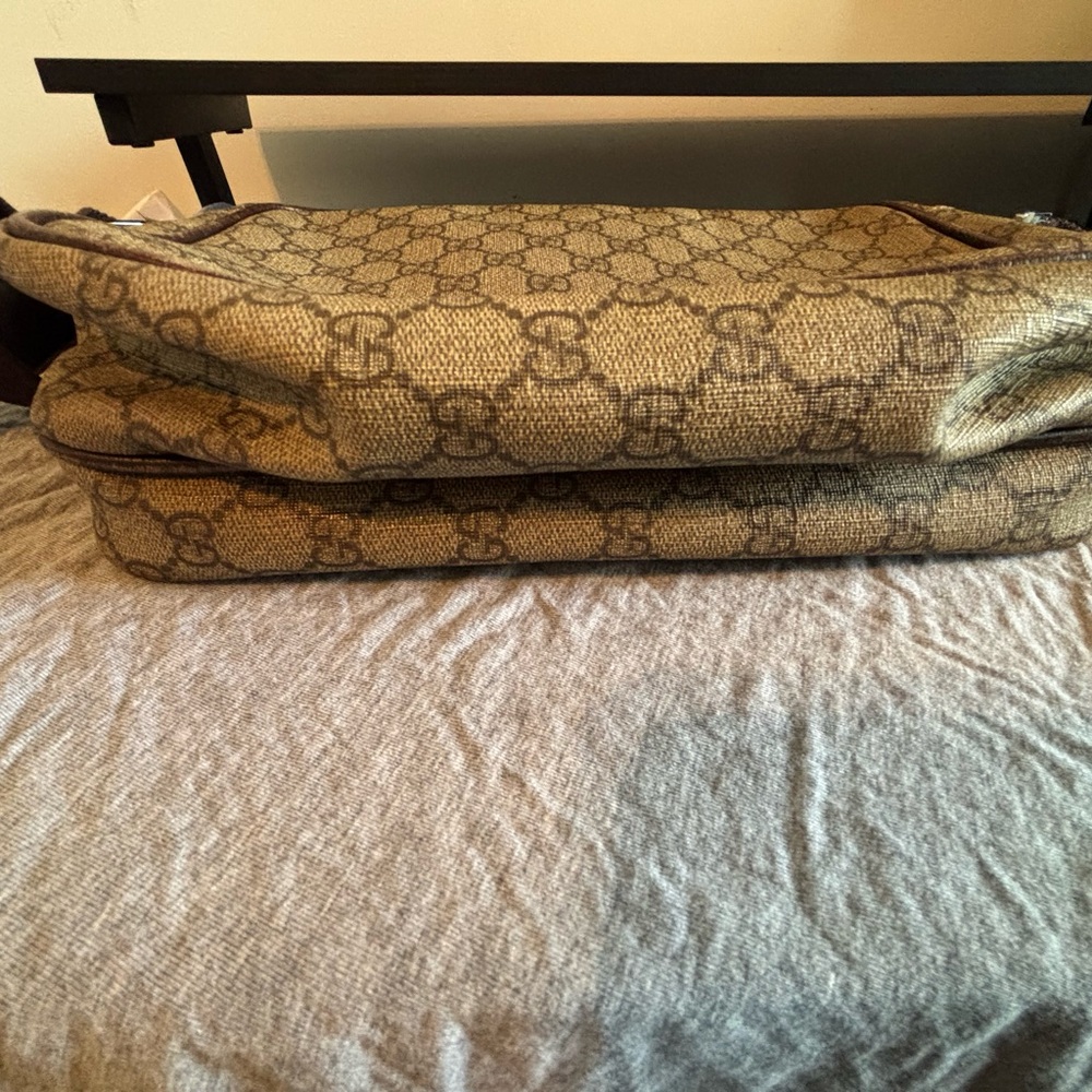 Authentic Vintage Gucci GG Supreme Messenger Bag – Brown/Beige - Picture 4 of 8